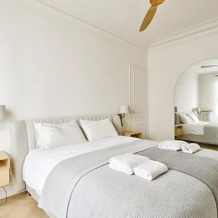 Aesthetic And Large T2 In The Edge Of Le Marais Paris