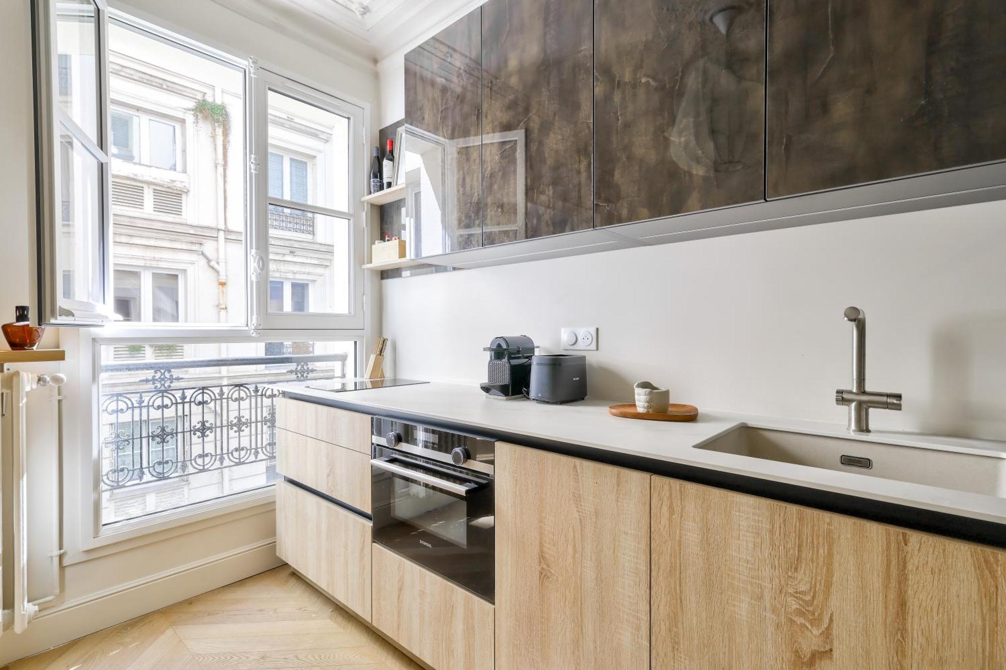 Aesthetic And Large T2 In The Edge Of Le Marais Parigi