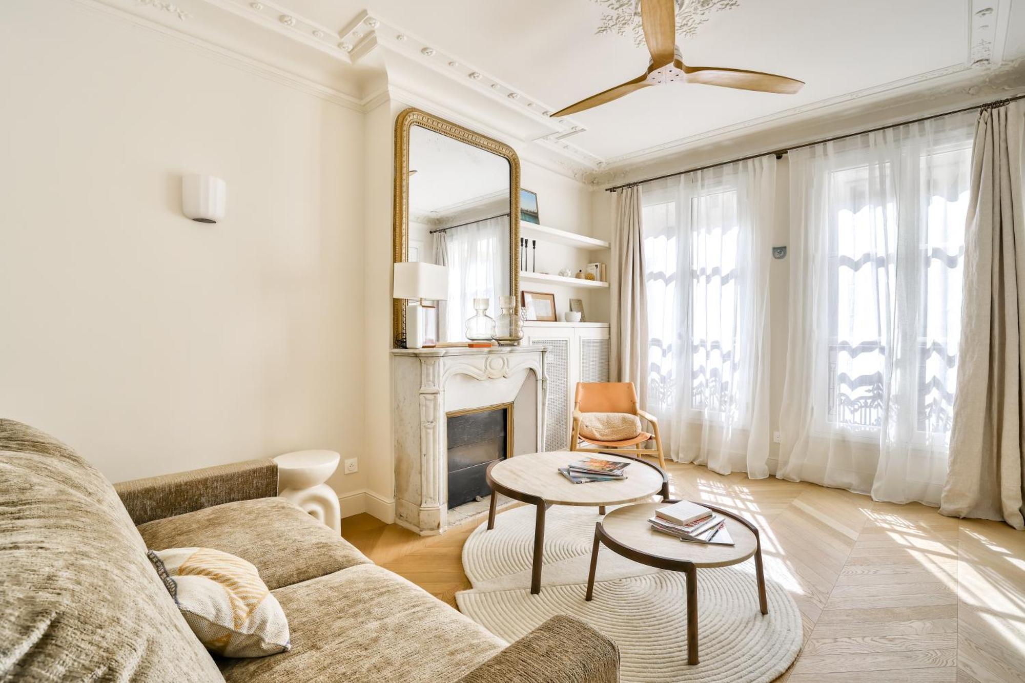 Aesthetic And Large T2 In The Edge Of Le Marais * Parigi