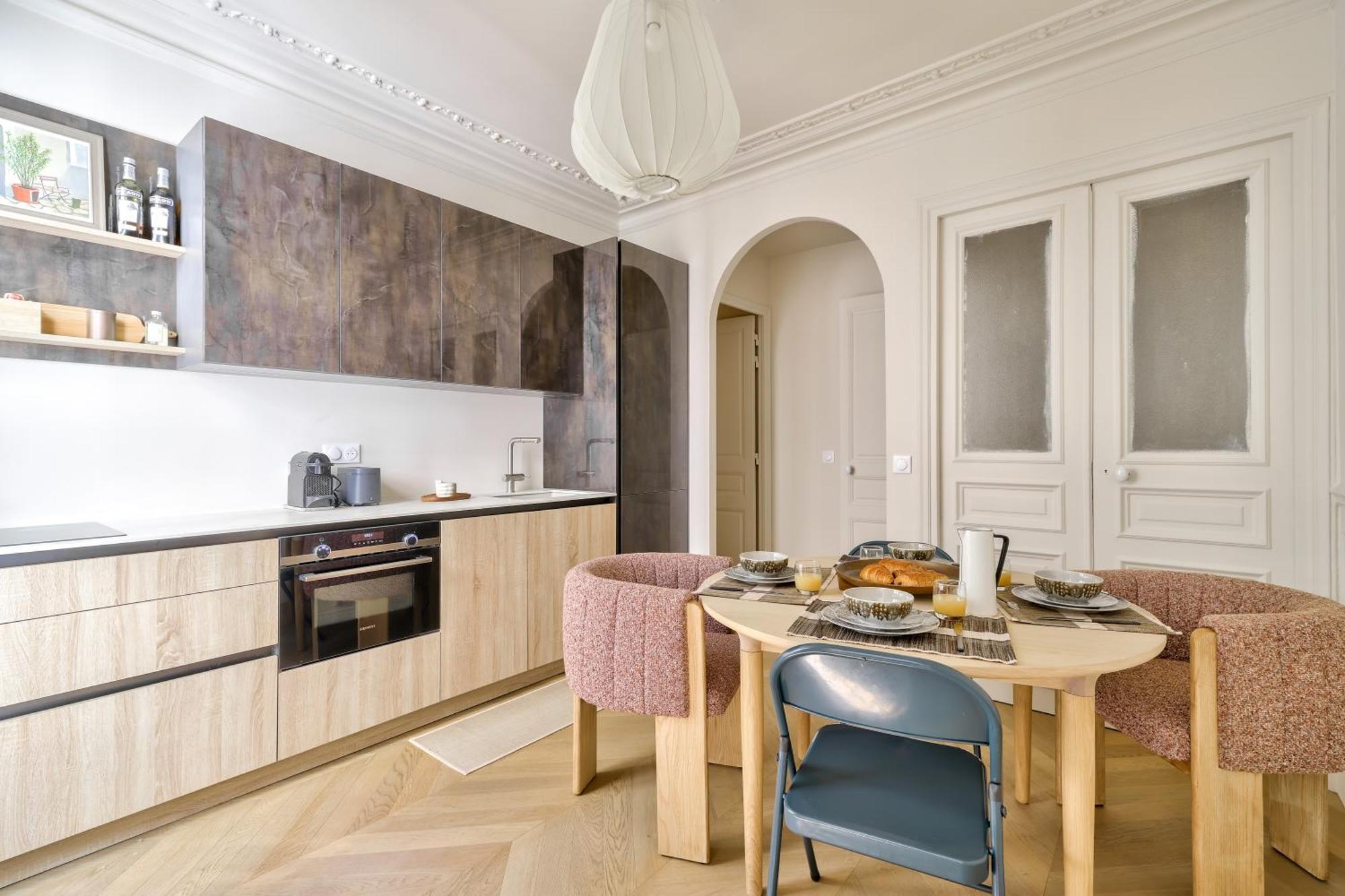 Aesthetic And Large T2 In The Edge Of Le Marais Parigi