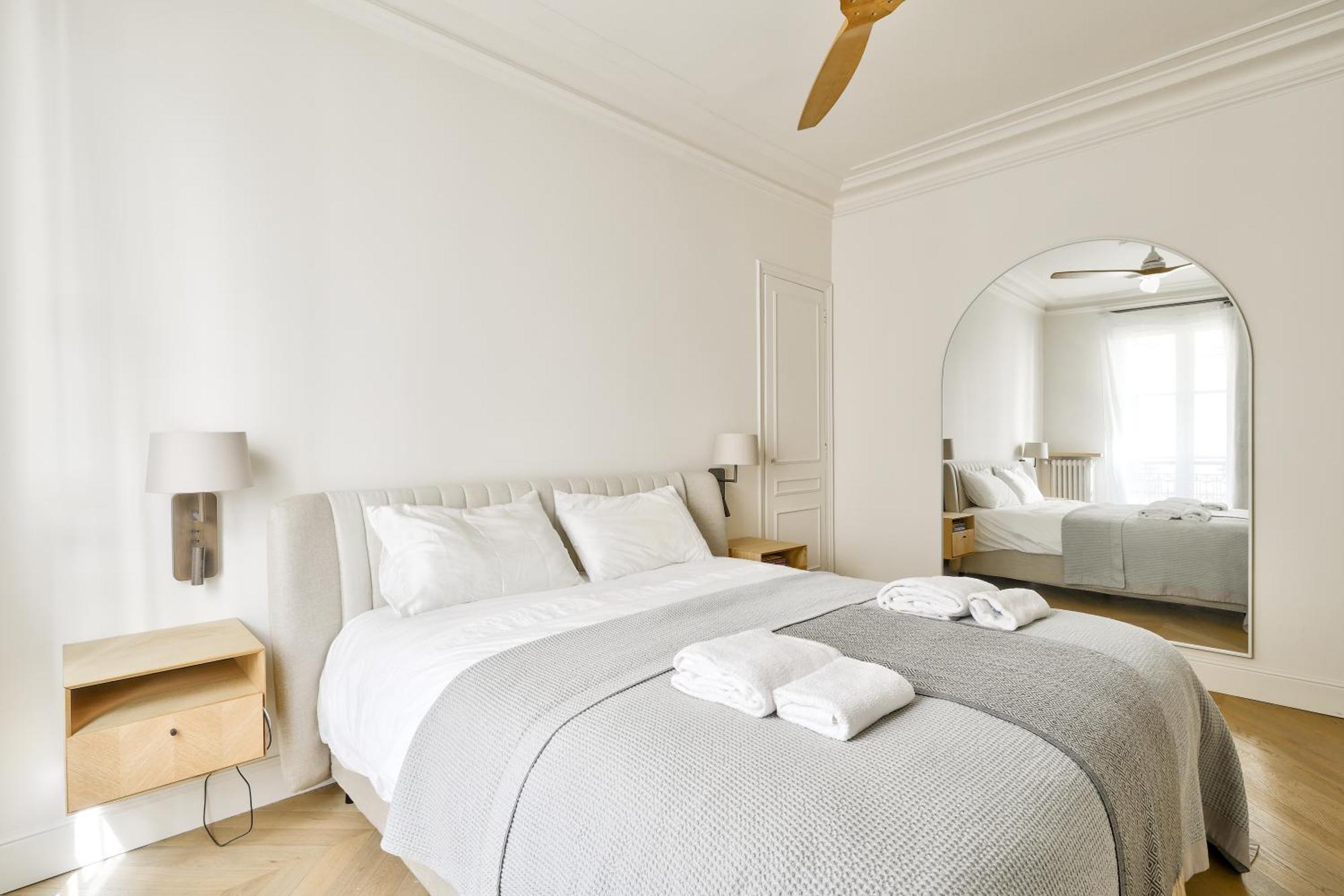Aesthetic And Large T2 In The Edge Of Le Marais Parigi